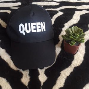 👑 FREE WITH BUNDLE Queen Hat 👑